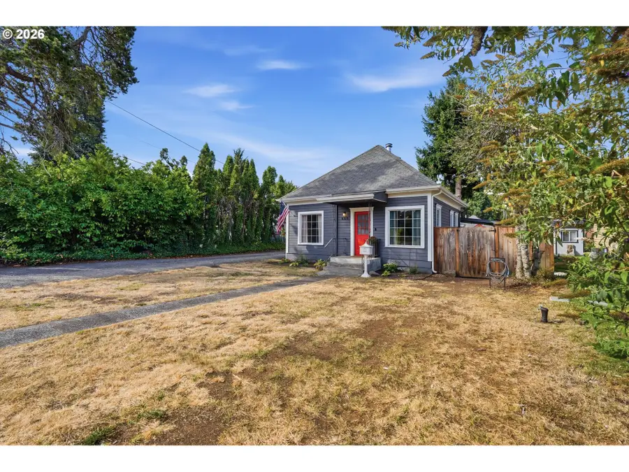620 S Water St, Silverton, OR 97381 - #2