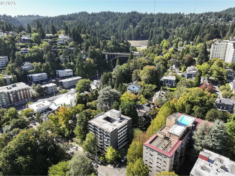 2020 SW Main St #405, Portland, OR 97205 - Image #2