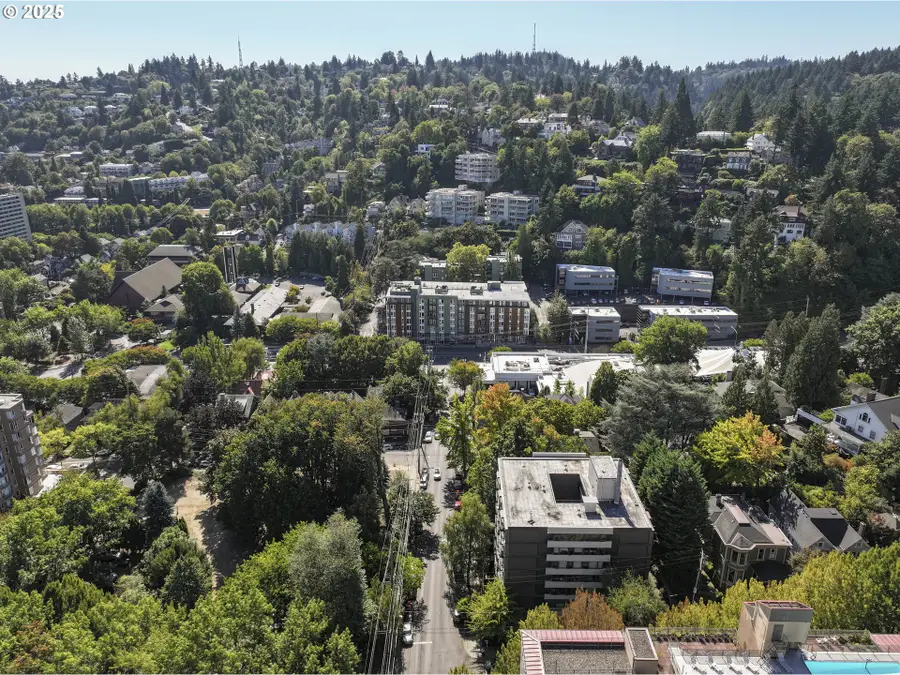 2020 SW Main St #405, Portland, OR 97205 - Image #3