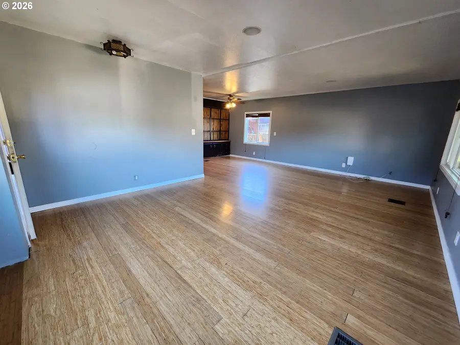 1512 NW 7th Ct, McMinnville, OR 97128 - #3