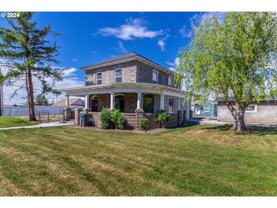 235 NE 3rd St, Hermiston, OR 97838 - #2
