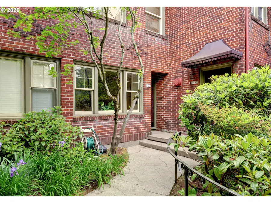 2937 SE Hawthorne Blvd, Portland, OR 97214 - #2