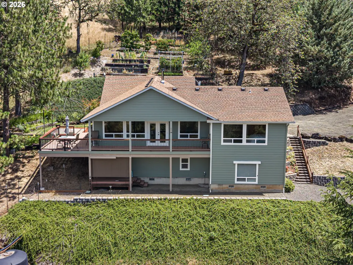 9860 S Bank Dr, Roseburg, OR 97470 - #1