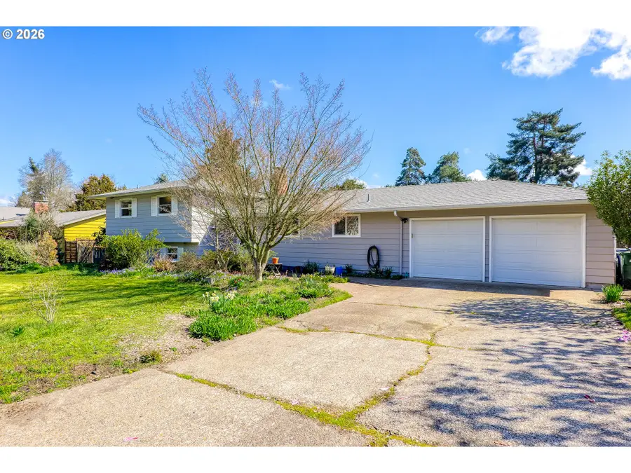 355 S Stadium Dr, Monmouth, OR 97361 - #2