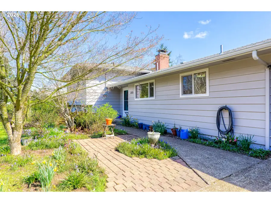 355 S Stadium Dr, Monmouth, OR 97361 - #3