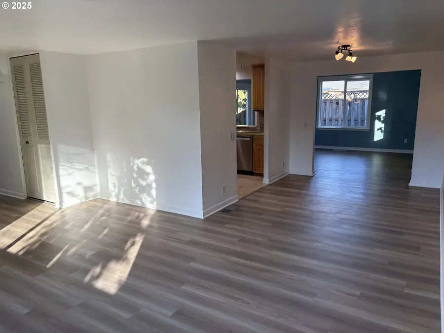 1927 Best Ln, Eugene, OR 97401 - Image #3