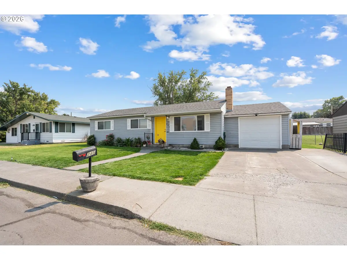 245 W Highland Ave, Hermiston, OR 97838 - #1