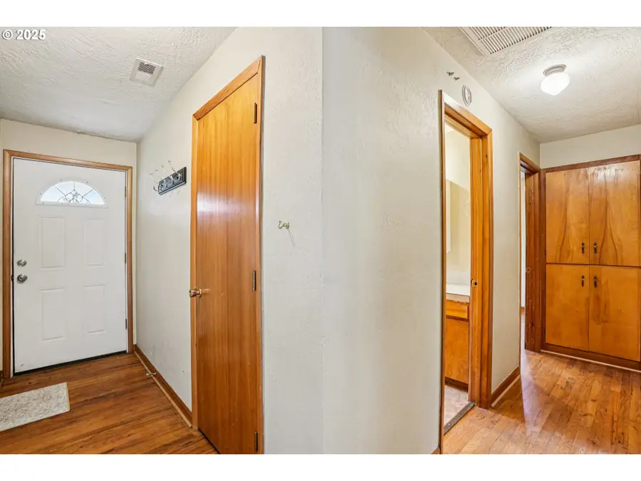131 SE Anne St, McMinnville, OR 97128 - #3