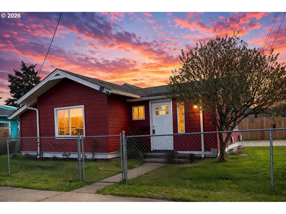 506 S 5th Ave, Kelso, WA 98626 - #1