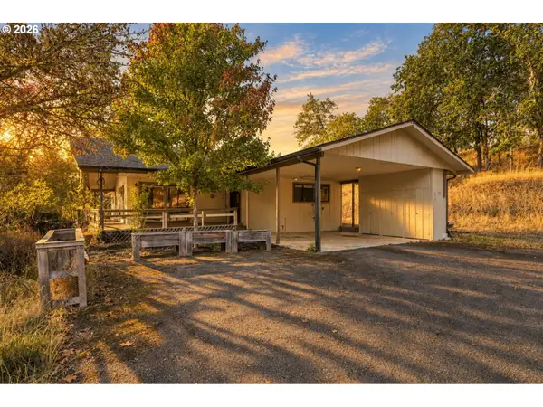 120 Fox Ln, Roseburg, OR 97471
