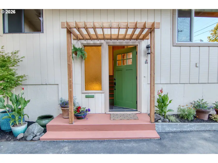 6843 N Swift St, Portland, OR 97203 - #2