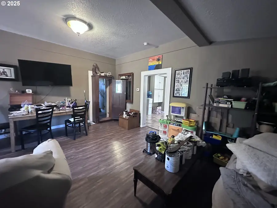 297 S 6th St, Saint Helens, OR 97051 - Image #2