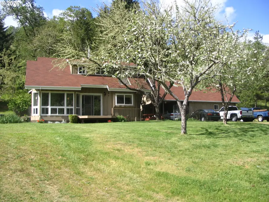 1090 E Willis Creek Rd, Winston, OR 97496 - #2