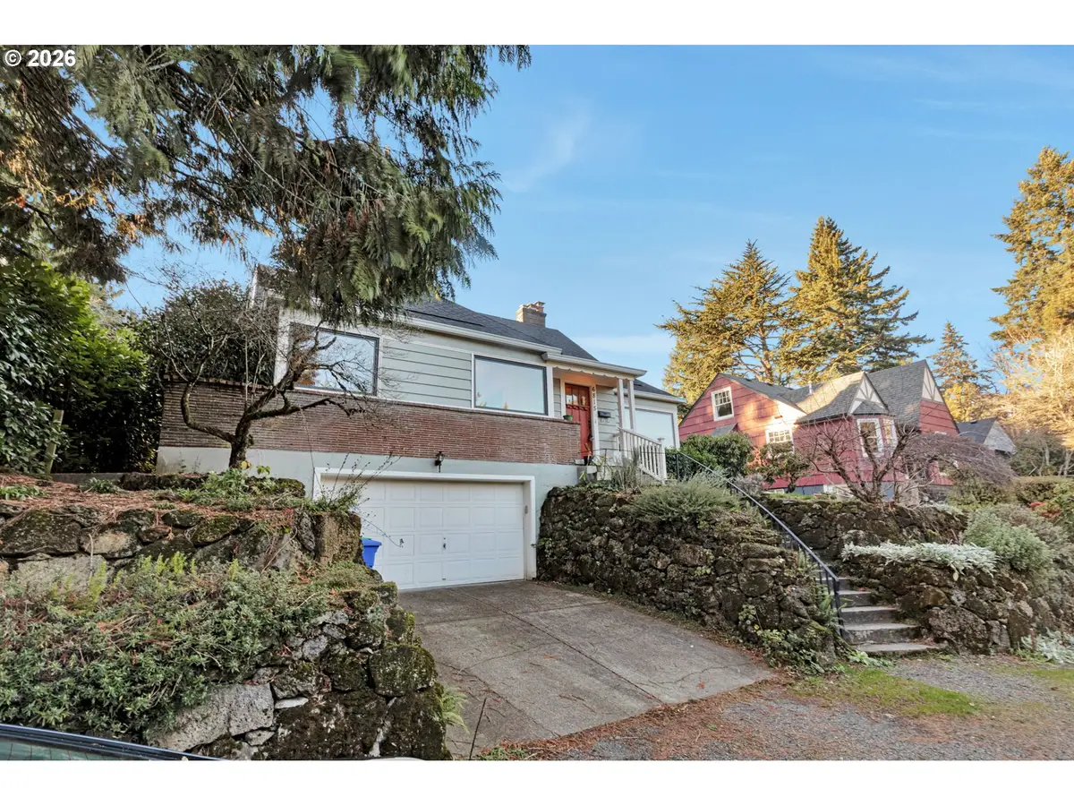 6815 SW 8th Ave, Portland, OR 97219 - Image #1