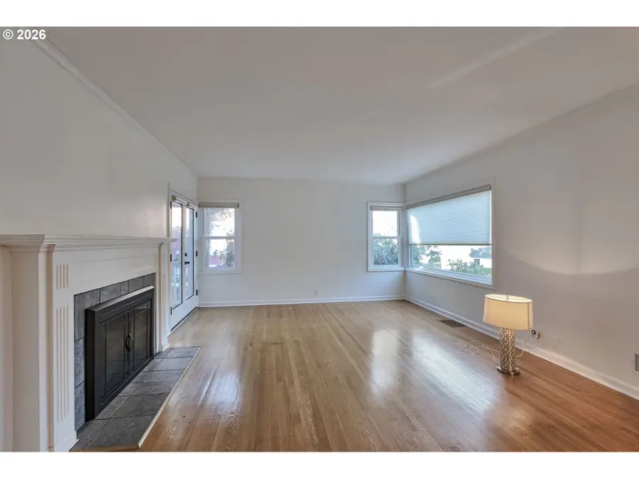 6815 SW 8th Ave, Portland, OR 97219 - Image #3