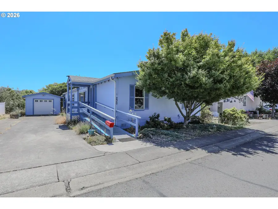 230 Owyhee Ln, Roseburg, OR 97471 - #2