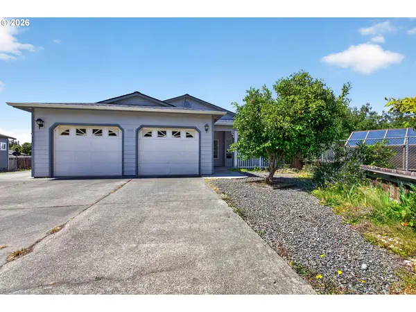 517 Rosichelli Dr, Brookings, OR 97415
