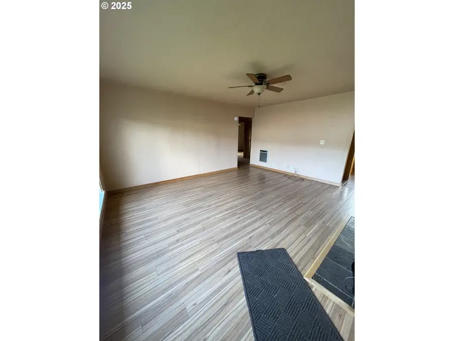 1820 Dogwood Ave, Reedsport, OR 97467 - #2