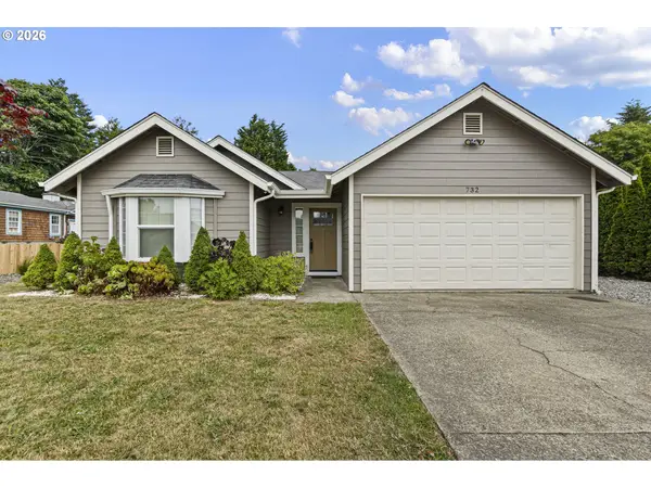 732 3rd St, Brookings, OR 97415