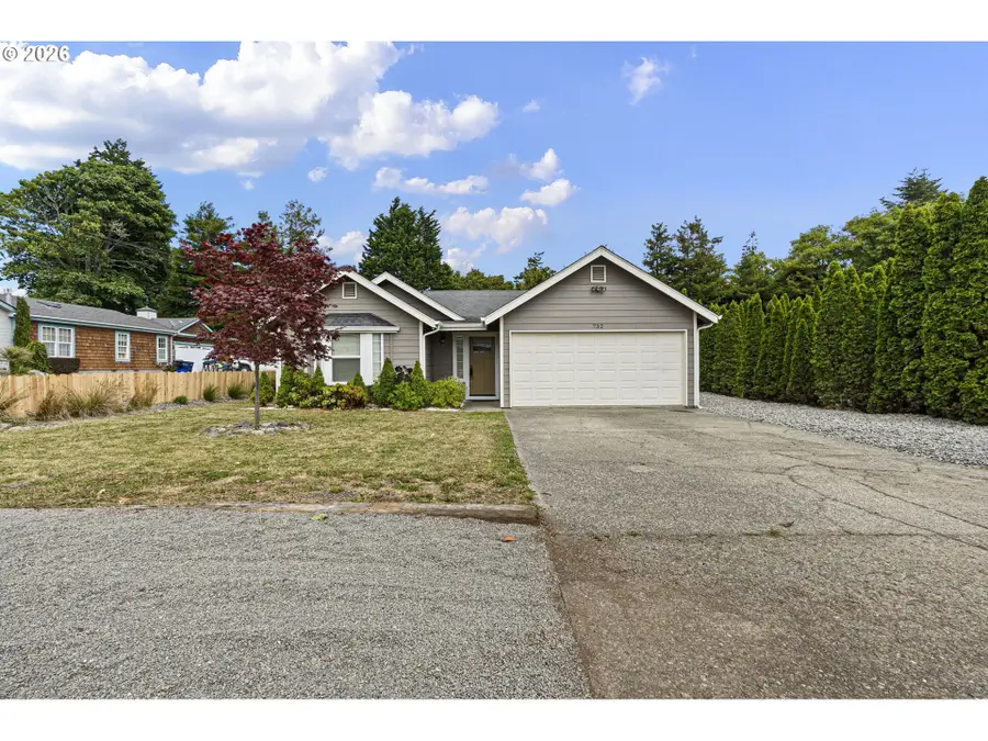 732 3rd St, Brookings, OR 97415 - #2