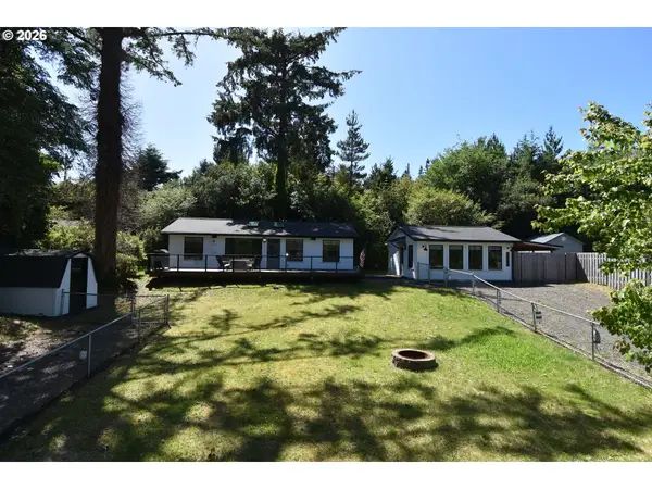 27813 L Pl, OceanPark, WA 98640