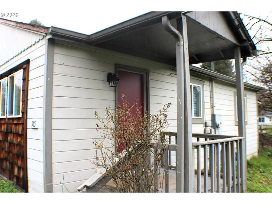 165 NE Oak St, Myrtle Creek, OR 97457 - #2