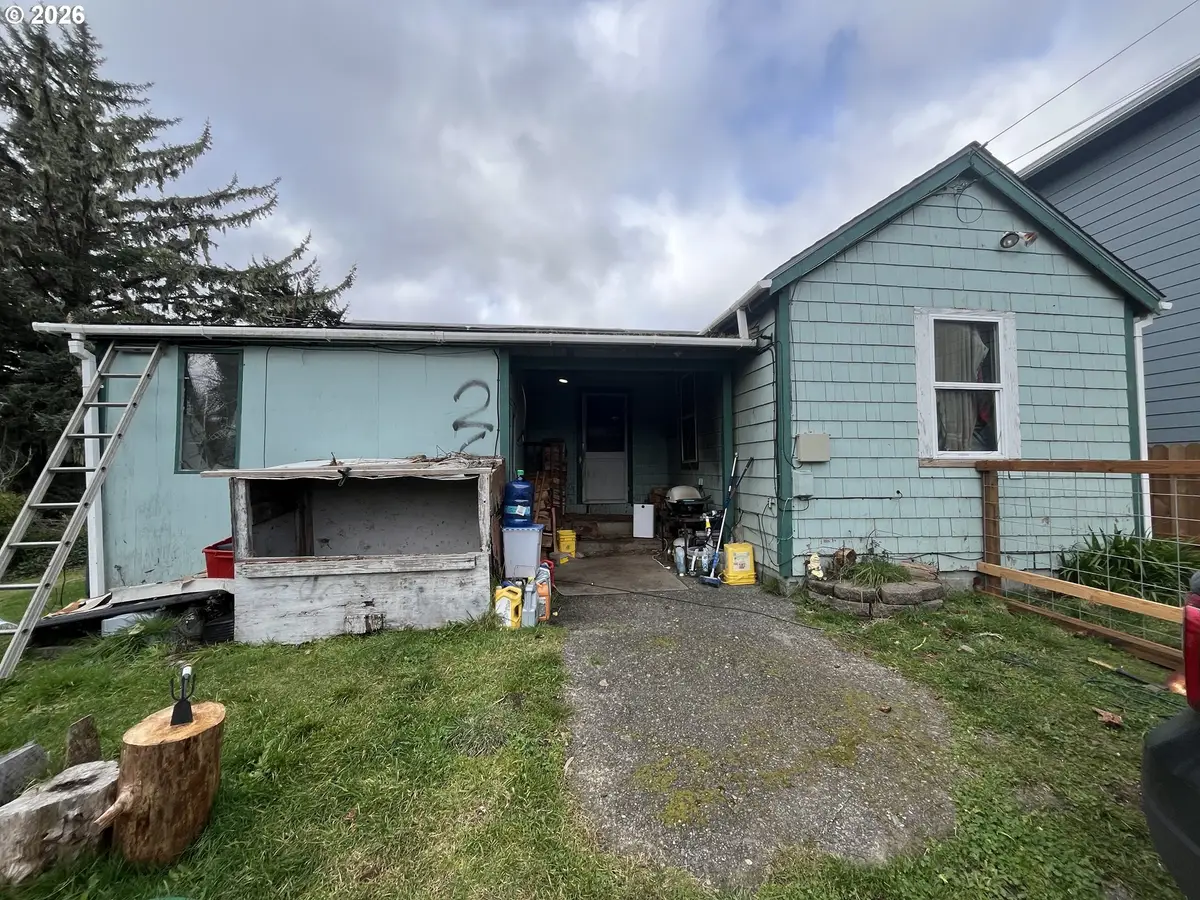 262 N Marple St, Coos Bay, OR 97420 - #1