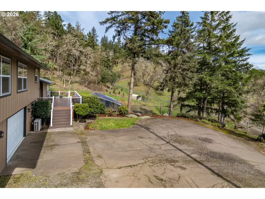 540 Garden Grove Dr, Roseburg, OR 97471 - #2
