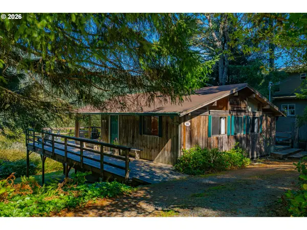 285 University Ave, Manzanita, OR 97130