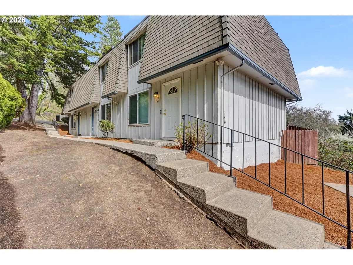 174 NW Stoneway Dr, Salem, OR 97304 - #1