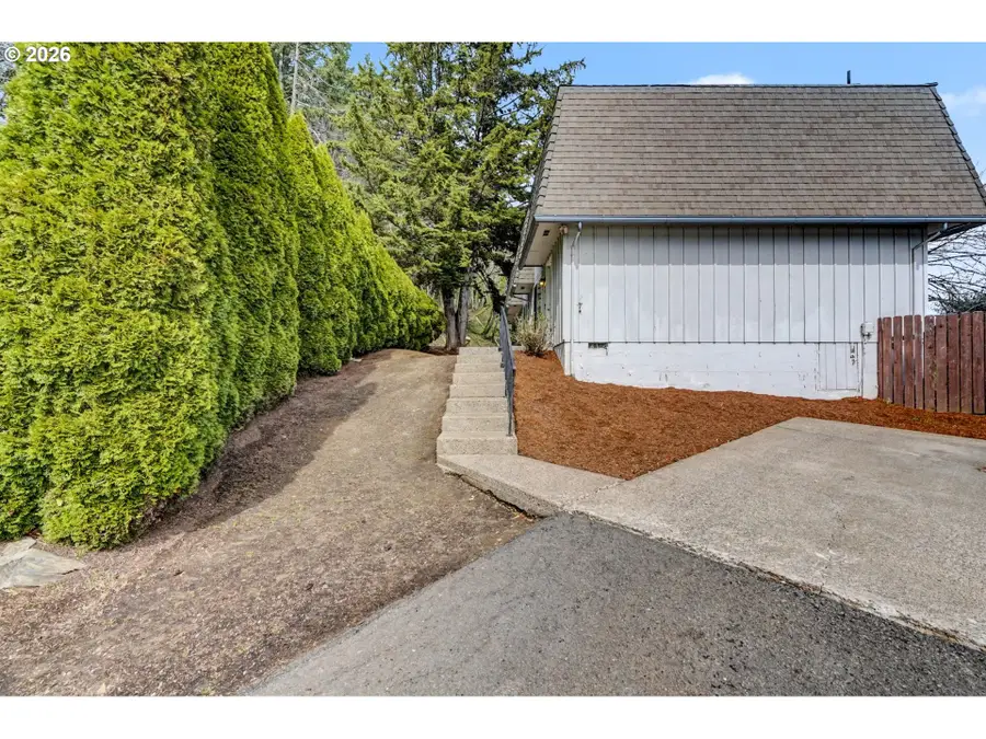 174 NW Stoneway Dr, Salem, OR 97304 - #2