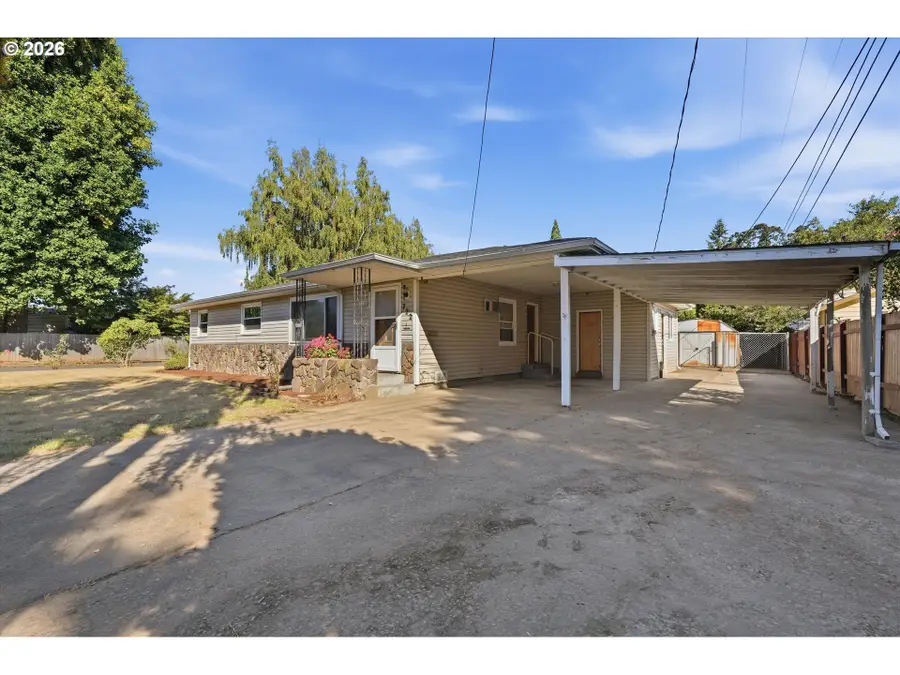 722 Elm St, Woodburn, OR 97071 - #3
