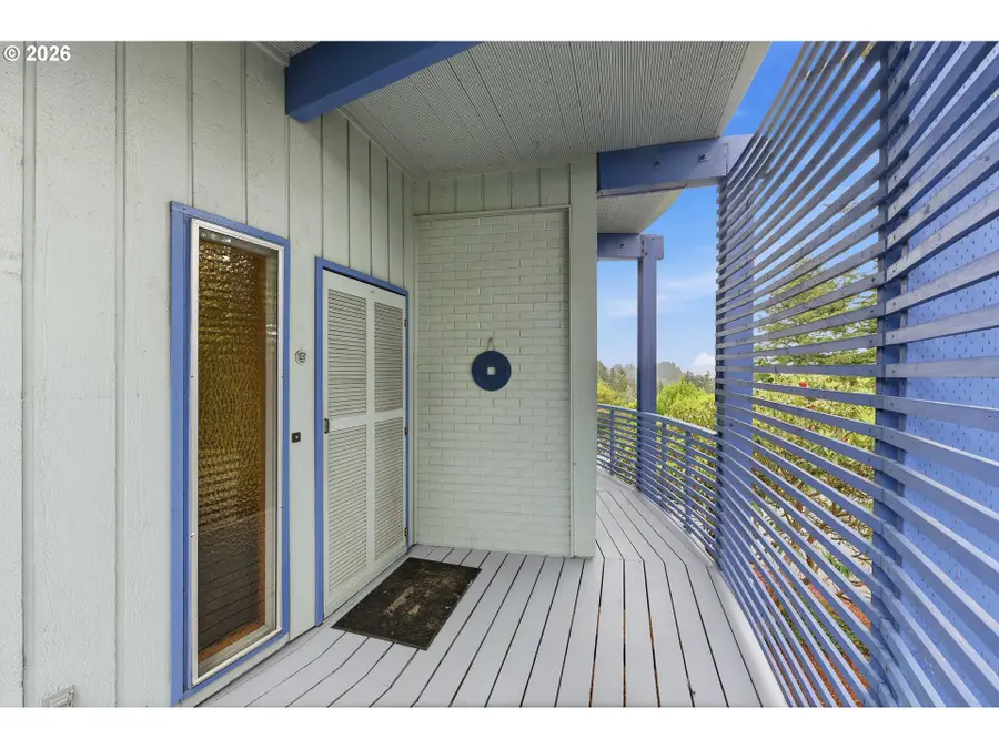 1010 Hemlock Ave, Coos Bay, OR 97420 - #3