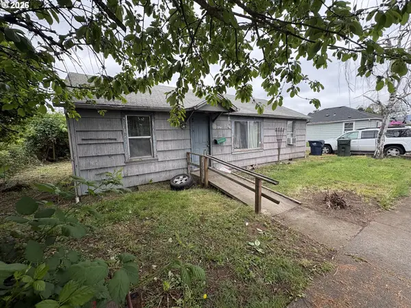 394 S 37th St, Springfield, OR 97478