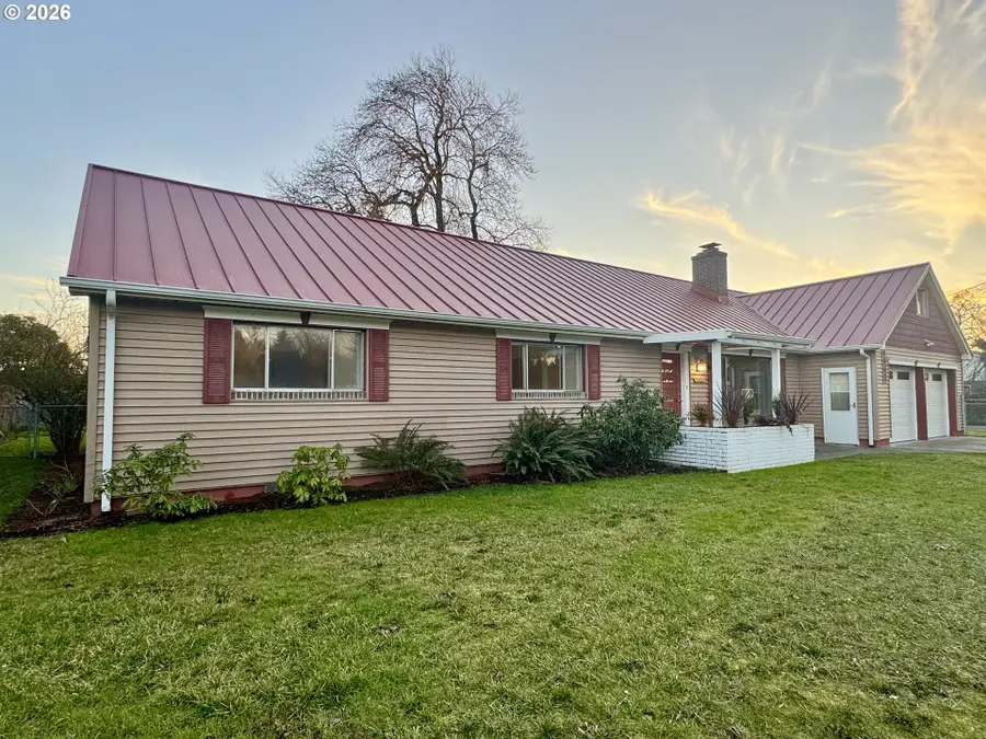 144 Briarcliff Dr, Eugene, OR 97404 - Image #2