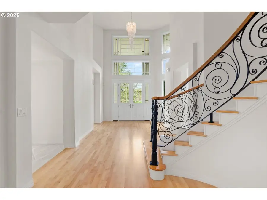 9820 NW Skyview Dr, Portland, OR 97231 - #3