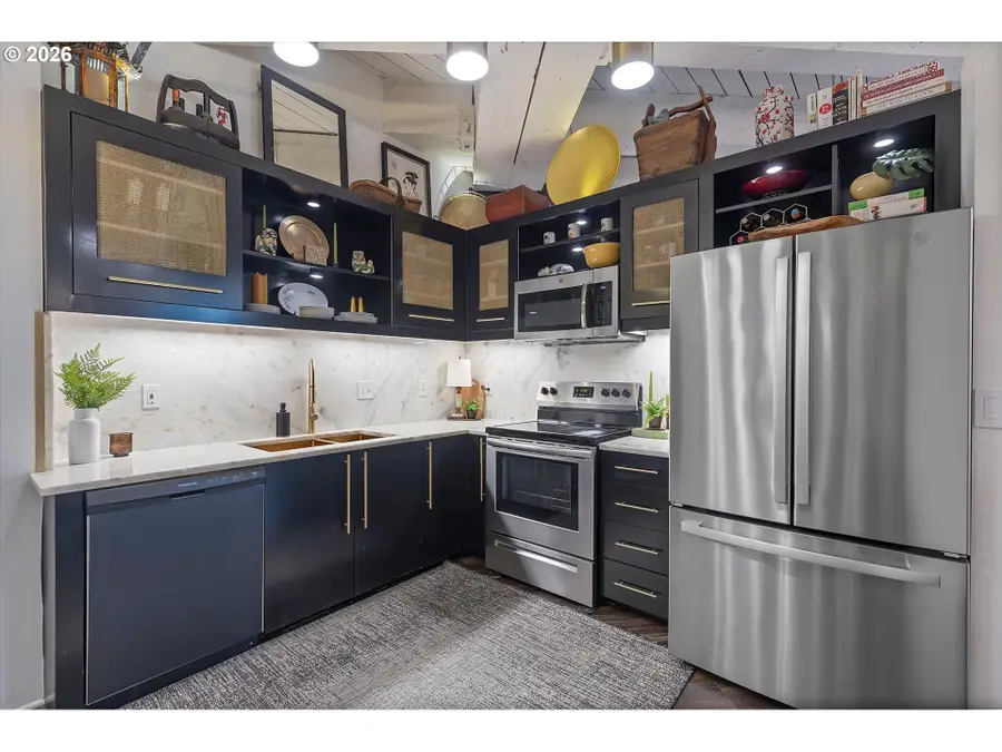 1420 NW Lovejoy St #327, Portland, OR 97209 - #3