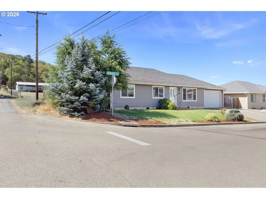 108 Jensen Ct, Roseburg, OR 97471 - #2