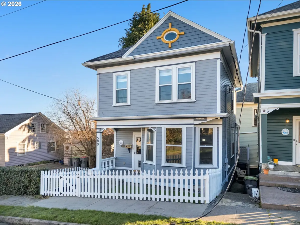 590 17th St, Astoria, OR 97103 - Image #1