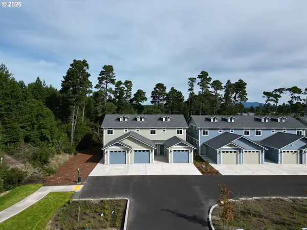 1433 37th St, Florence, OR 97439