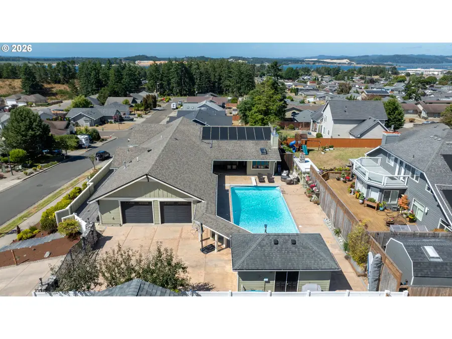 1975 Cleveland St, North Bend, OR 97459 - #3