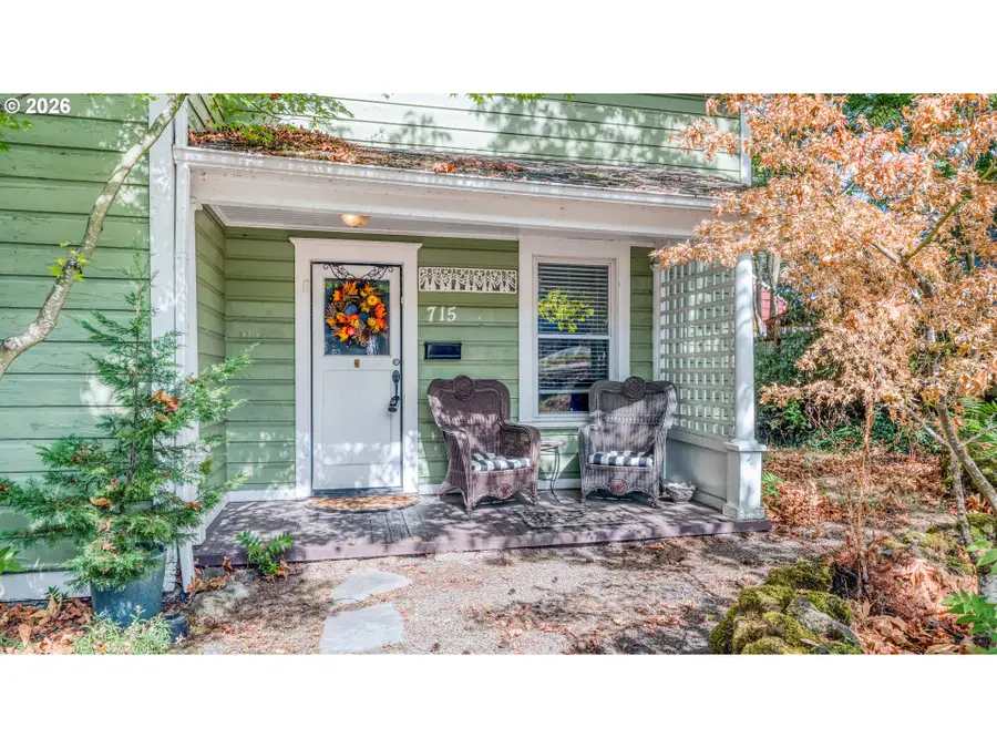 715 9th St, Oregon City, OR 97045 - #2