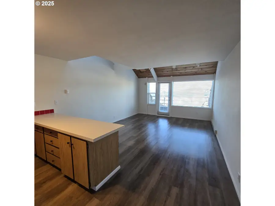 1000 SE Bay Blvd #404, Newport, OR 97365 - Image #3
