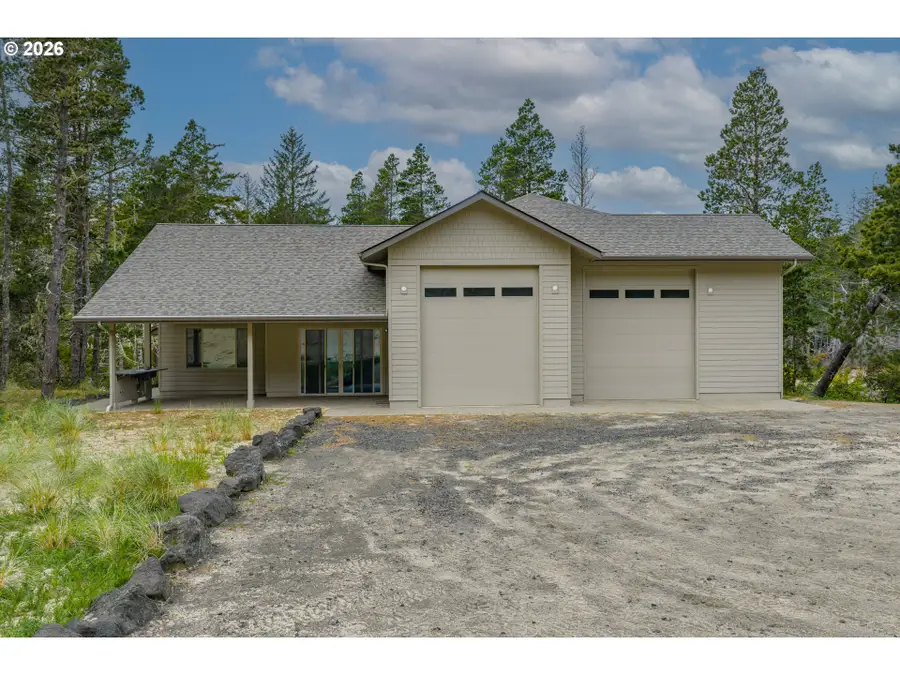 747 Pacific Dunes Dr, North Bend, OR 97459 - #2