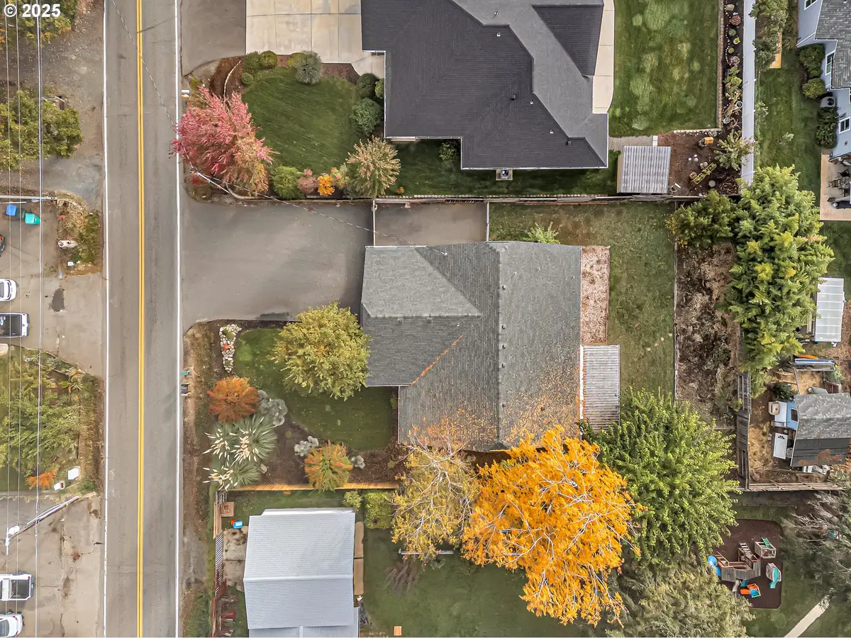 1974 Hamilton Ln, Grants Pass, OR 97527 - Image #1