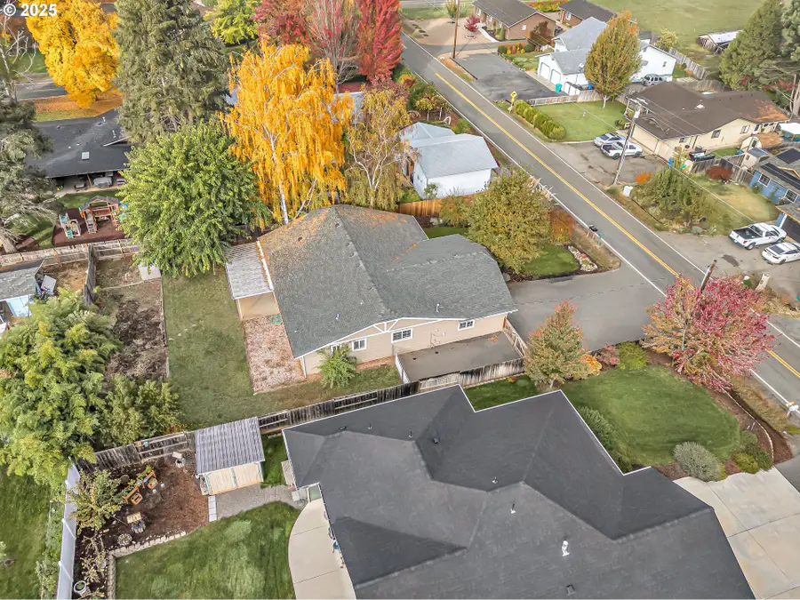 1974 Hamilton Ln, Grants Pass, OR 97527 - Image #3