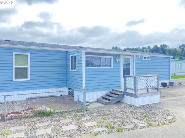 1000 N 8th St #15, Reedsport, OR 97467