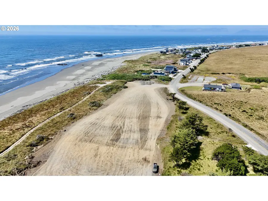 900 Old Coast Rd #4, Wedderburn, OR 97444 - #2