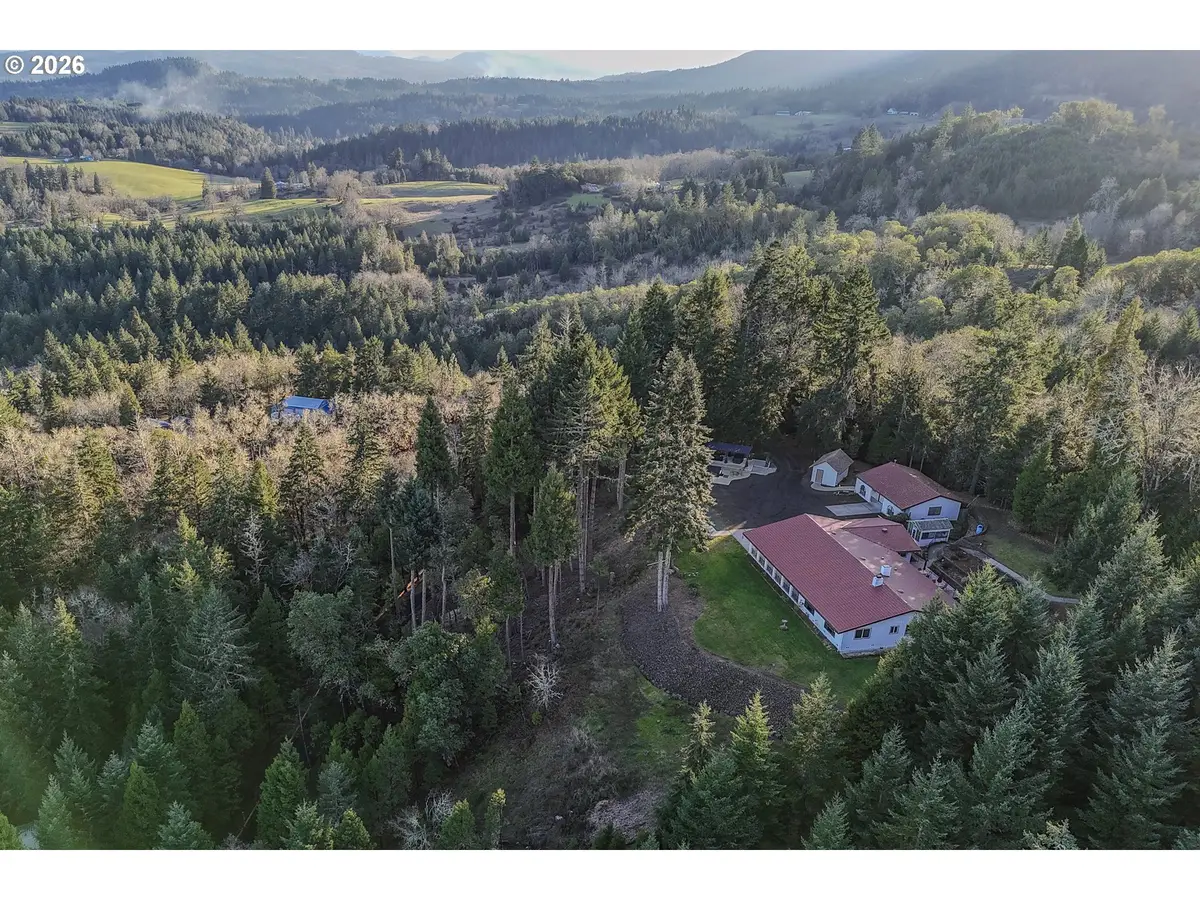 250 Mountain Dr, Roseburg, OR 97471 - Image #1