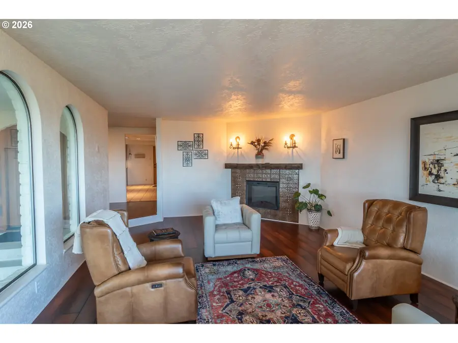 250 Mountain Dr, Roseburg, OR 97471 - Image #3